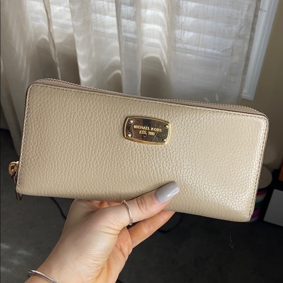 Michael Kors Wallet - Picture 1 of 5